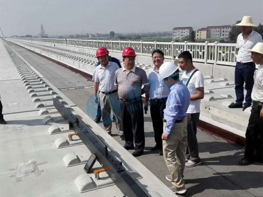 昌贛線軌道板翹曲實(shí)驗(yàn)現(xiàn)場